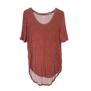 Maurices 24/7 Rust Short Sleeve Tee with White Polka Dots size Medium